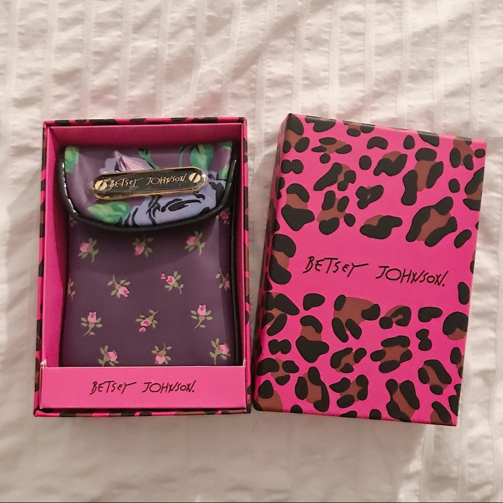 NWT Betsey Johnson Mixed Floral Pda Case